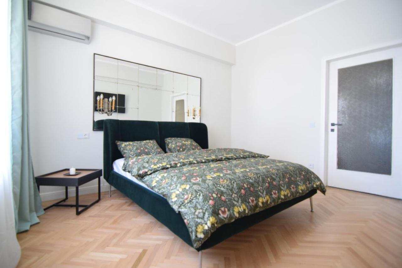 Beautiful Apartment In Old City Βουκουρέστι Εξωτερικό φωτογραφία